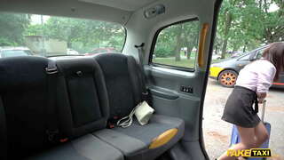 Fake Taxi Mina Moreno follada en un taxi