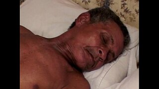 ���्हातारा माणूस काही मिळत चरबी पुच्ची