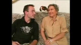 Зрела бака јебе у ла виеја де лас компра Зрела бака јебе у ла виеја де лас компра