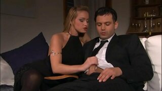 Porno yıldızı Katia Nobili ve genç Aygırı için tamamen Zevkle gerçek Anal - (HD Sahne)