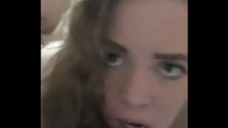 Slutwife deepthroats ac yn cymryd creampie rhefrol cyn farting allan tra cumming